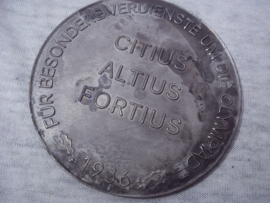 German medal, plaque, Olympic Games 1936. Duitse penning Im Jahre der Olympischen Vorbereitung 1935-1936 - Für besondere Verdienste um die Olympiade Citius- Altius- Fortius.