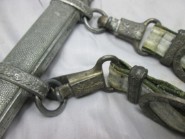 German Army dagger. Duitse Wehrmacht ponjaard, sierdolk, met gehäng en troddel, mooi compleet maker is W.K.C.- Solingen, mooi met de oranje grip.