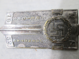 German tinnie, rally badge Duitse tinnie NS 1. Reichsjugendtag 1932. Hitler- Jugend. ZILVER. bronzen uitvoeringen kon men op die dag kopen donatiespelden, zilveren werden door medewerkers gedragen. deze mocht je later op het uniform door dragen.Zeldzaam.