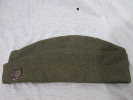 US overseas cap with badge.Wollige Amerikaanse kwartiersmuts manschap met embleem US. zeer nette staat.