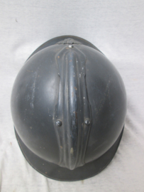 French helmet Casque Adrianne, M-1915 with infantry badge. Franse helm Model 1915 met infanterie embleem in een perfekte staat.