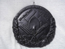 German ironcast plaque of the German Labour party. Duits gietijzeren plaquette  1934-1935 Nationalsozialistischer Arbeitsdienst Hövelhof/ Senne - Abteilung 6/204  diameter 20 cm.