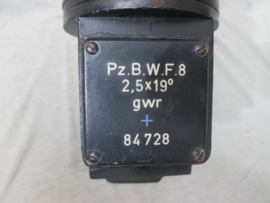 German tank sight Pz.B.W.F. 8. Duitse kijker in de originele kleur met Waffen ambt Abnahme stempels Wehrmacht Panzer Beobachtungs Winkel Fernrohr. Optisch goed.