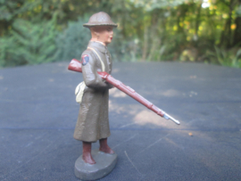 ELASTOLIN British soldier on guard. Engelse soldaat op wacht.