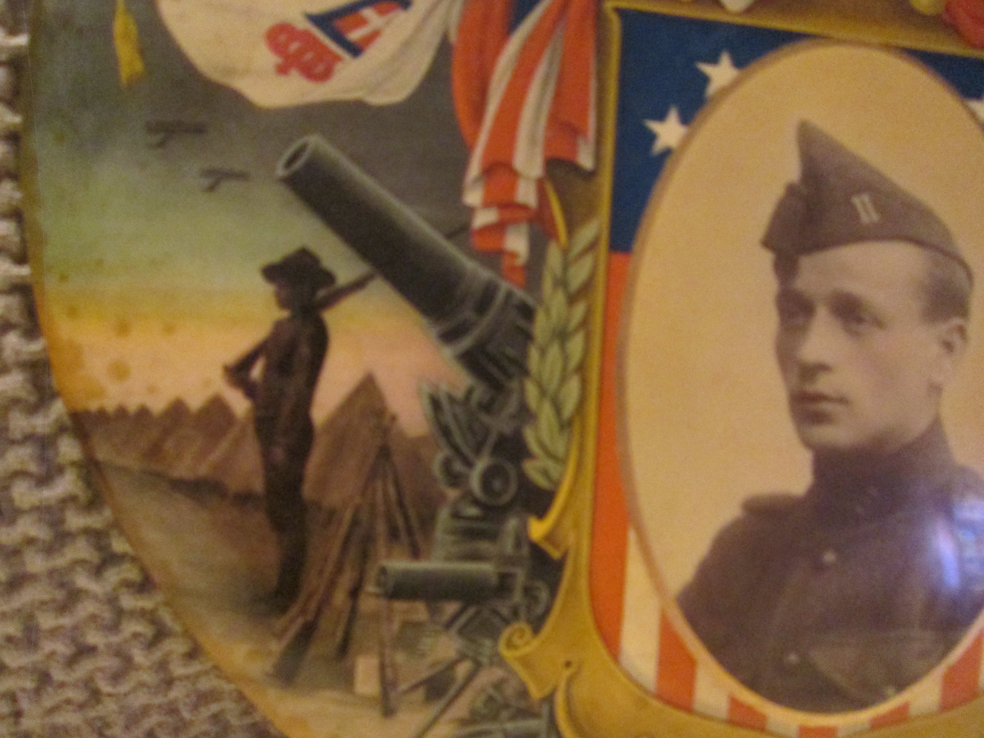 Herinneringsfoto op blik van een Belgische soldaat met geallieerde vlaggen en soldaten, zeer bijzonder stuk, omdat de foto van een belgische soldaat is en geen Amerikaan.