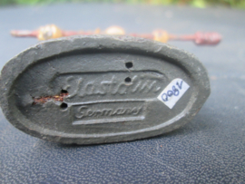 ELASTOLIN Belgium soldier Artillery, Belgische soldaat met poetsstok voor kanon loop of stamper voor de kogel.