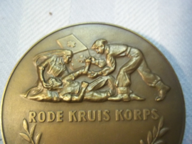 Nederlandse bronzen penning Rode Kruis Korps jaren 40-50. uitgereikt en op naam.