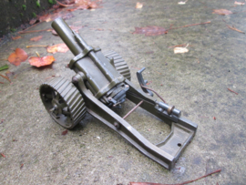 Metal gun. Metalen kanon British made, met laad en richt mechaniek zeer bijzonder