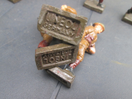 LINEOL British marching soldiers smaler size .13 Engelse marcherende soldaten goede staat kleiner model.