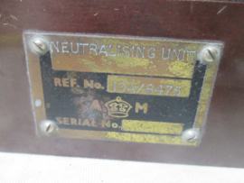 British RAF instrument, Engelse meter voor ampere. voltmeter, gebruikt door de RAF, met etiket AM (Air-Ministry) 1939 zeer decoratief stuk wat goed gemarkeerd is.