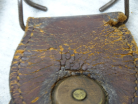 US Army M-1916 holster for the M-1911 Colt .45 pistol. Modified to cavalery holster marked and dated 1912. US holster cavallerie model met datum 1912 officieel verlengd model voor de M-1911 .45 Colt, zeldzaam stuk.