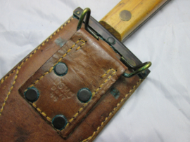 USMC machete, with leather scabbard, made by BOYT in 1944. USMC- United States Marine Corps kapmes in zeer goede staat maker BRIDDELL.