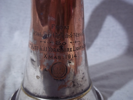 Presentation bugle supplied by the Army & Navy Cooperation Society. 11th Battalion Kings Own Yorkshire Light Infantry, by Colonel J.G. Adamson at X-Mas 1914 very rare. Donatie bazuin aan het regiment.