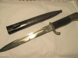 German dress bayonet with etching. Duitse parade bajonet met inscriptie Erinnerung an meine Dienstzeit met 2 Wehrmacht adelaars maker hersteller FW Holler Solingen.