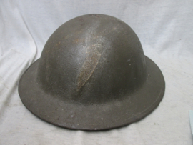 US M1917 Doughboy helmet with liner, leather chinstrap is broken. Amerikaanse Brodie helm naar Engels model zandgeverfd.