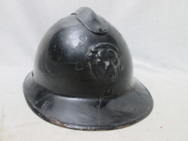 Belgium police helmet M-1933. with lion head, and innerliner. Belgische staalhelm model 1933 zwart, politie troepen, gedragen in de jaren 40- 50 door de Rijkswacht.