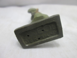 LINEOL German marching soldier in trench coat. Duitse soldaat in overjas mooi figuur.