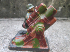 ELASTOLIN German soldier with mortar WW1. Duitse soldaat met mortier WO1