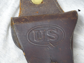 US Army M-1916 holster for the M-1911 Colt .45 pistol. Modified to cavalery holster marked and dated 1912. US holster cavallerie model met datum 1912 officieel verlengd model voor de M-1911 .45 Colt, zeldzaam stuk.