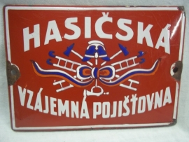 Croatian enamel small wallsign of a firestation. Geemailleerd deurpostbordje van een brandweerkazerne uit Kroatie.