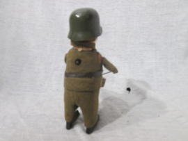 German toy soldier with helmet, not working. Duits speelgoed soldaatje Schuco, niet werkend, met Duitse helm en trommel.