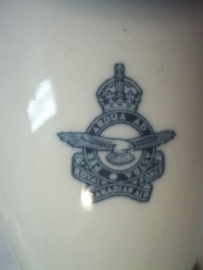 2 Egg-cups of the Canadian Air- Force. 2 eierdopjes van de Canadeese luchtmacht met het RCAF embleem