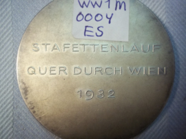 Austrian medal in case.  Oostenrijkse penning in doos. Oostenrijkse Bundes heer 1932. Estafettenlauf Wien