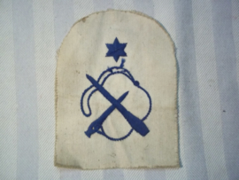 British naval badge from Malta, Engels marine embleem