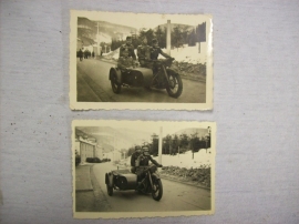 2 Photographs German soldiers on a motor. 2 Foto´s met Duitse soldaten op een motor