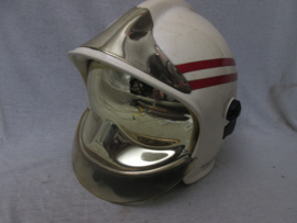 Dutch GALLET fire helmet, stripes on helmet indicate that it is an officer. Nederlandse brandweerhelm, compleet.