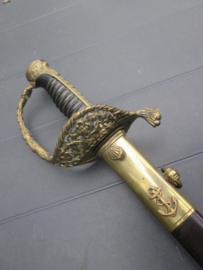 French officers naval sword with marks. Frans marine sabel met op het lemmet 2 keurmerken en op de rand de nam van de maker, zeer nette staat.