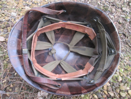 Dutch helmet used Military Police. Nederlandse binnen helm van de Militaire Politie KMAR Koninklijke marechaussee Nederlandse aanmaak jaren 50. Bijzonder stuk hedentendage.