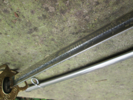 Belgium sword, with etching. Belgisch sabel met gravering Voor Vorst en Vaderland andere kant 2e Regiment Lansiers, bijzonder stuk maker is E.&F. Hörster Solingen.