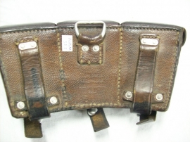 German K98 ammo pouch, dark brown, Duits patroontasje 1937 bruin leer, Mauser