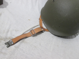 Swiss army helmet pattern 71. Mint condition. Zwitserse helm M-1971 zeer nette staat en kwalitatief mooie helm. beduidend minder gemaakt dan de voorloper helm M-1918 en daarom is deze ook wat zeldzamer.