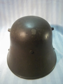 German helmet M-1916, small size ET60, very rare with white leather innerliner. Duitse helm Model 1916 ET60, ook gestempeld achterin, met wit leren binnenwerk zeldzaam