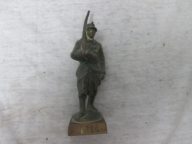 Bronse belgium soldier wearing the old type uniform early 1914. Bronzen miniatuur soldaat Belgisch leger in het oude uniform.