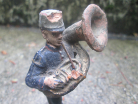 ELASTOLIN 10 cm. Austrian soldier played condition. Oostenrijkse soldaat met instrument bespeeld. antiek.