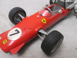 Schuco speelgoed ferrari racewagen in een perfekte staat met nog het originele sleuteltje en gereedschap met daarop Schuco bijzonder stuk in TOP staat.