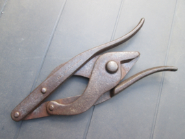 British wire- cutter nicely marked and dated 1917. Engelse draadkniptang WO1 zie je niet zo vaak.