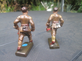LINEOL 2 belgium soldiers with drum smaler size. 2 Belgische soldaatjes met trommel kleiner model