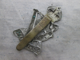 British cap badge Quis Separabit. Nicely marked on pin. Engels petembleem mooi gemarkeerd op de clip.