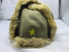 Japanese winter fur cap, nice condition. Japanse winterhoed van konijnenbont, mooi gemarkeerd met Japanse ster aan de voorkant. bijzonder stuk.