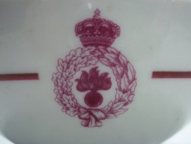 Mug with badge proberly Belgium Grenadier or Rijkswacht Police. Mok met embleem van de Belgische Grenadiers of Rijkswacht