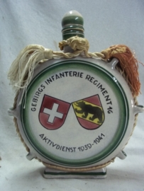 Swiss mobilization bottle Zwitserse herinneringsfles met Militaire afbeelding, mobilisatie, GEBIRGS- INFANTERIE REGIMENT 16 - AKTIV DIENST 1939-1940