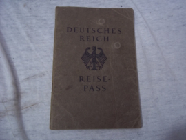 German travelpermit. Duits paspoort, Reise Pass Deutsches Reich voorzien van vele visum stempels voornamelijk Oostenrijk.