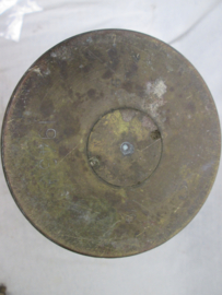 British 25 pounder shell 1943, with markings on the buttom and on the shell, Engelse 25 ponder huls met merkering onderaan en een mooie stempel op de huls, zie je niet zo vaak.