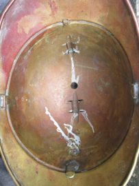 French firehelmet M1885, city of Mergitur PARIS. Franse brandweerhelm  wapen van Parijs, genummerd, voorzien van zwaar verguld helmembleem, montage kam is ook anders, bijzondere aanmaak.