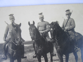 Photograph of three German uhlanen. Foto met drie Duitse Ulanen, zeer apart.