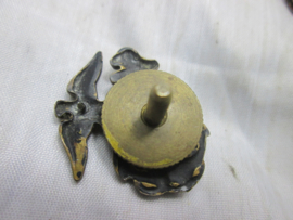 WW2 US collarbadge of the United States Marines. USMC kraagembleem WO2.
